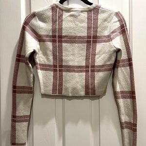 Tilly’s women’s crop sweater